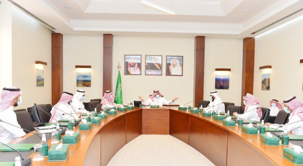 أمير حائل يستقبل الرئيس التنفيذي للتجمع الصحي بالمنطقة