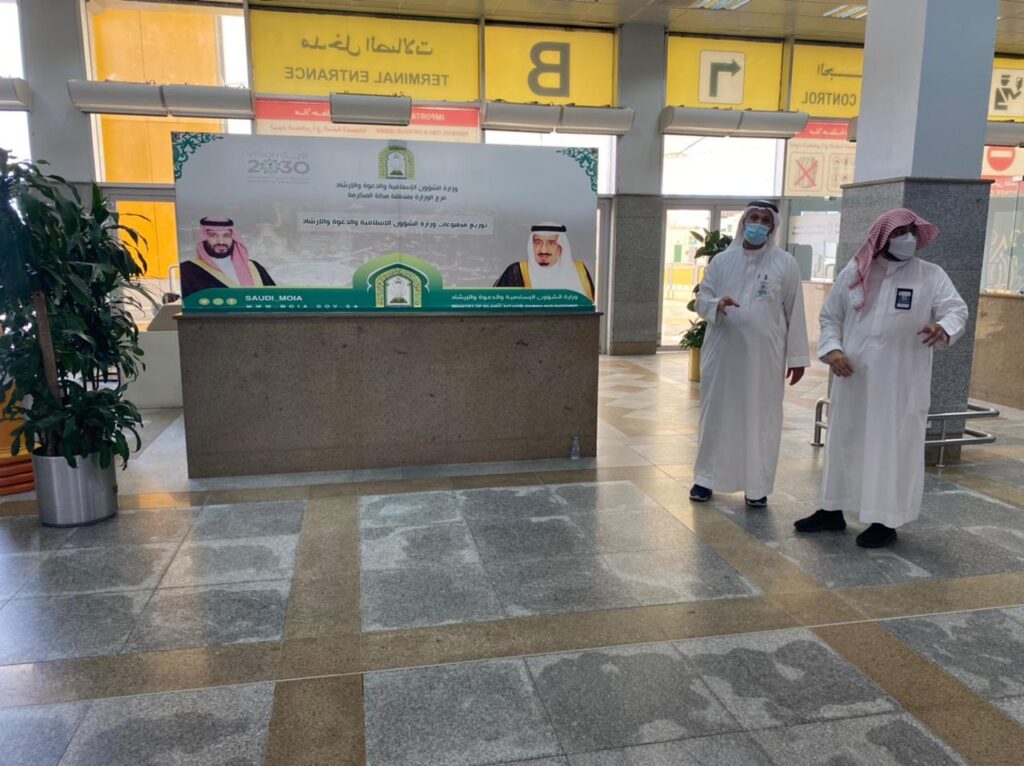 شاهد.. مساعد مدير الإسلامية بمكة يتفقد مقرات استقبال الحجاج بمطار الملك عبدالعزيز الدولي بجدة