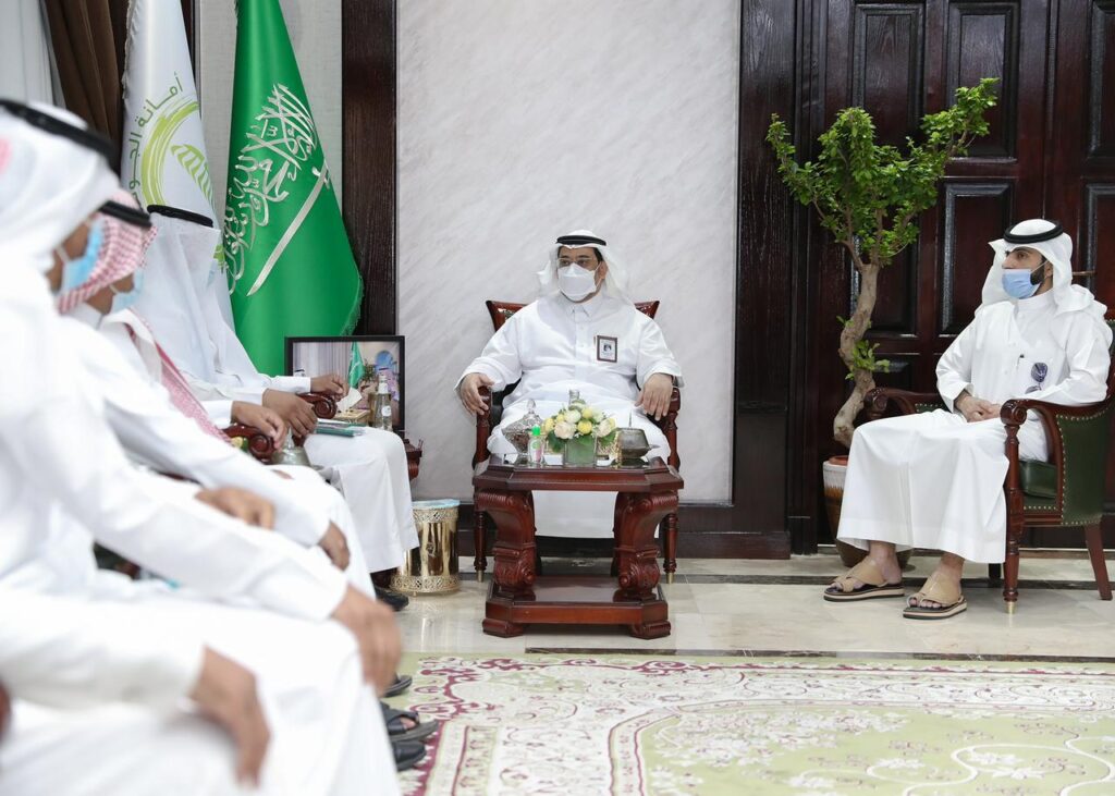 أمين الجوف يناقش تذليل معوقات المشروعات البلدية بطبرجل وإيصال الخدمات للقرى