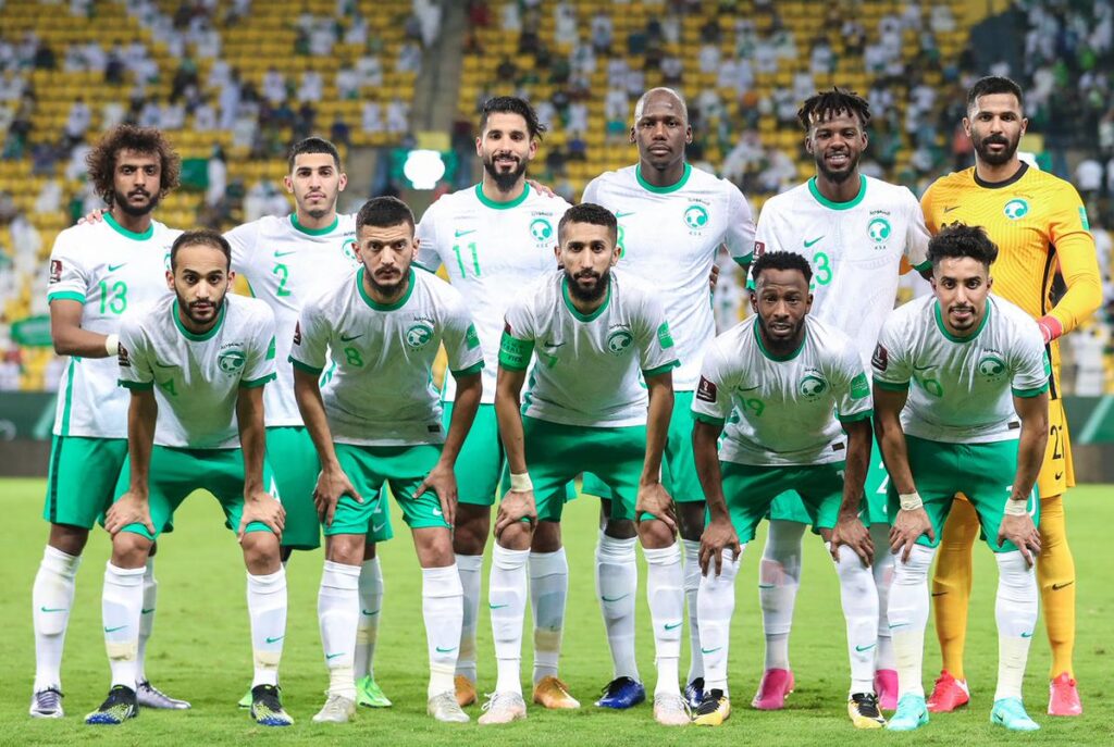 بثلاثية نظيفة الأخضر السعودي يعزز صدارته