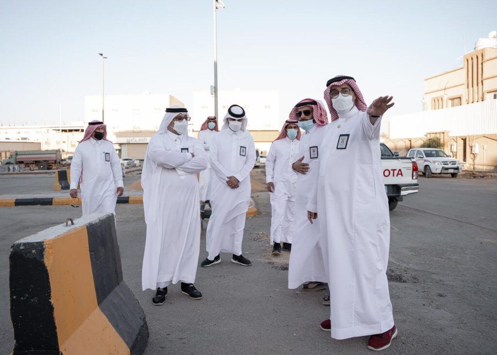 أمين الجوف يتابع ميدانياً تنفيذ 7 مشروعات في سكاكا ويشدد على المقاولين بسرعة الإنجاز