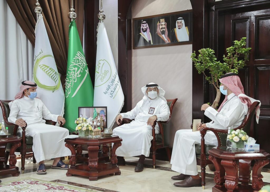 أمين الجوف يبحث مع رئيس وأعضاء بلدي صوير تلبية احتياجات الأهالي