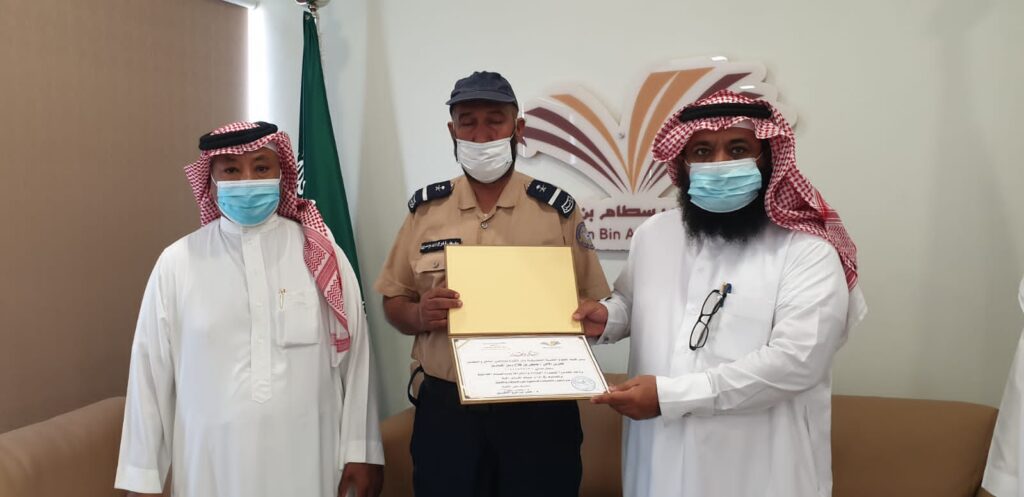 تكريم موظف أمن صناعي حرص على تطبيق الاحترازات الوقائية بوادي الدواسر تكريم موظف أمن صناعي حرص على تطبيق الاحترازات الوقائية بوادي الدواسر