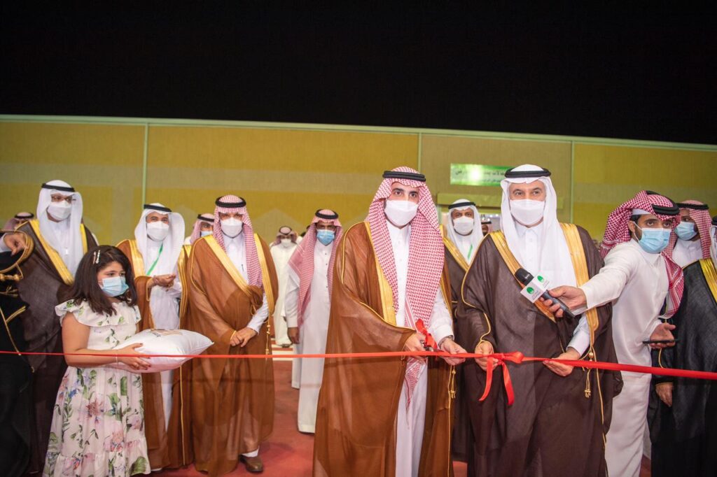 أمير منطقة الجوف يطلق مهرجان التمر والعسل في دومة الجندل