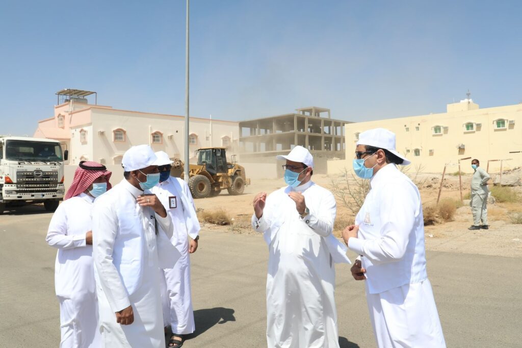 أمين الباحة يشرف على أعمال معالجة التشوه البصري ببلدية محافظة العقيق أمين الباحة يشرف على أعمال معالجة التشوه البصري ببلدية محافظة العقيق