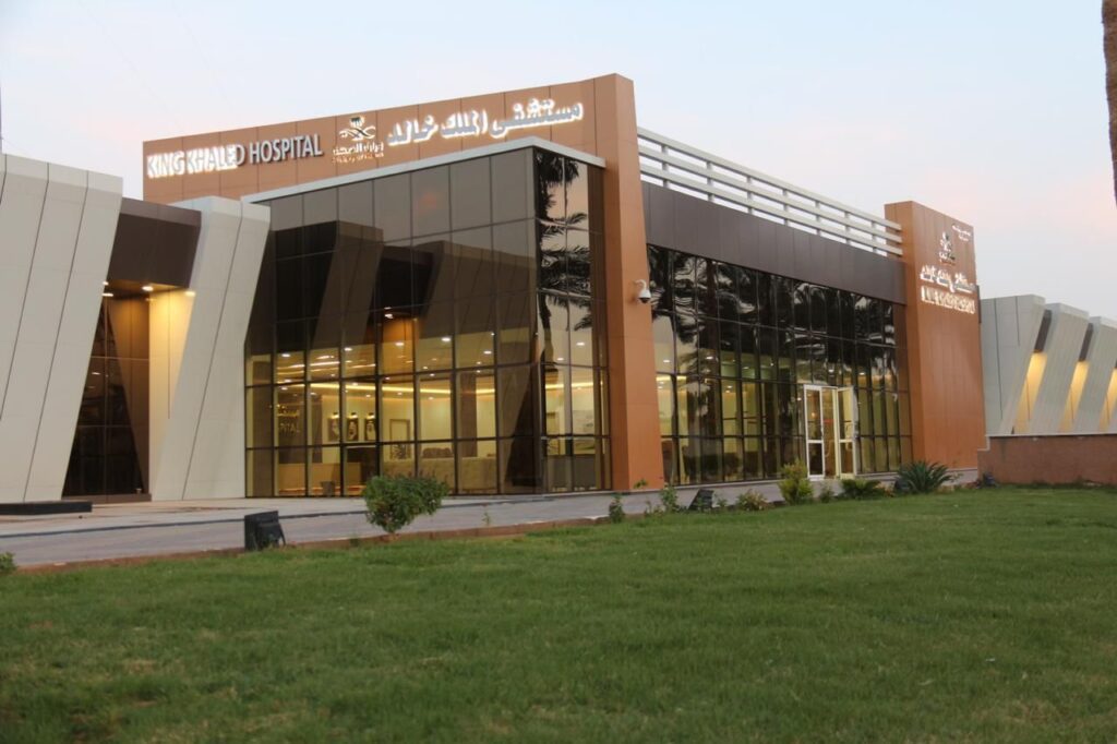 مستشفى الملك خالد بتبوك يُنقذ طفل مصاب بجرح قطعي غائر في الذراع الأيمن