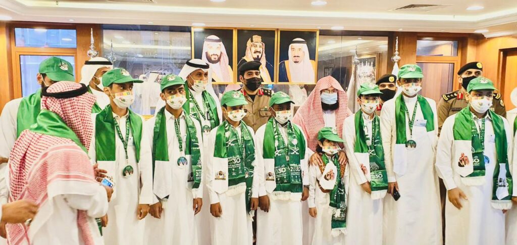 عدد من أبناء شهداء الوطن بتعليم مكة يزورون رئاسة شؤون الحرمين عدد من أبناء شهداء الوطن بتعليم مكة يزورون رئاسة شؤون الحرمين