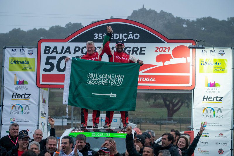 يزيد الراجحي يهدي السعودية كأس العالم للراليات الكروس كانتري الباها يزيد الراجحي يهدي السعودية كأس العالم للراليات الكروس كانتري الباها