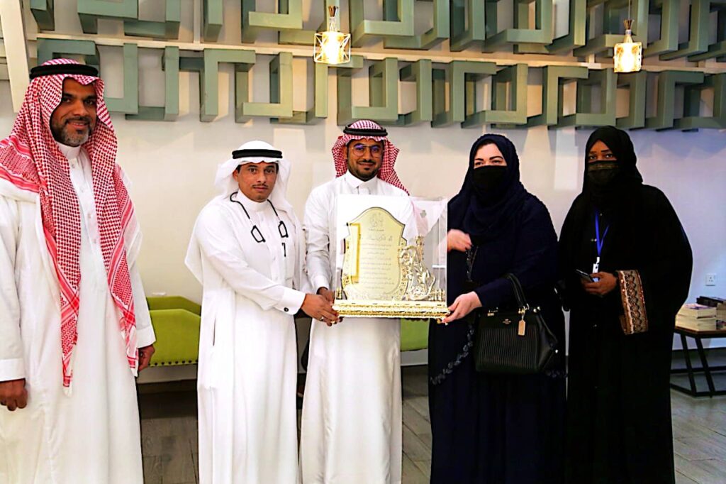 فرسان الصفة يُكرم الشاعر المتألق مروان المزيني