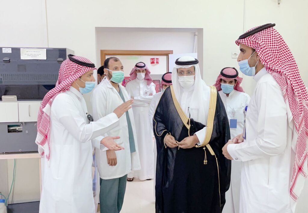 محافظ المهد يقوم بجولة تفقدية لبعض القطاعات والإدارات الحكومية بالمحافظة