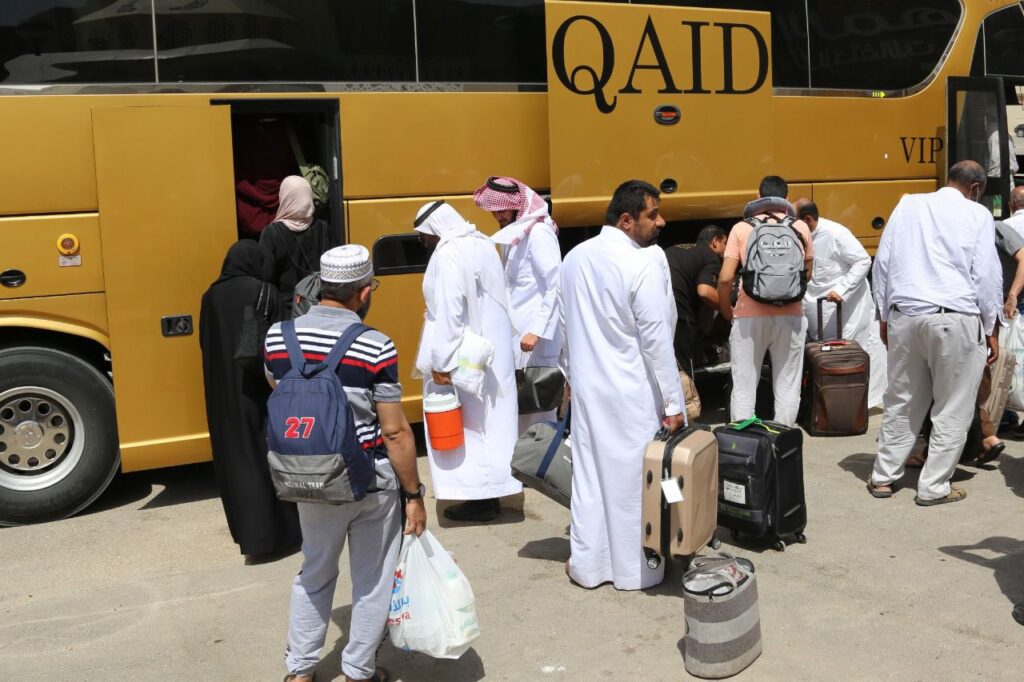 ٨٣ كفيفاً وكفيفة بمنطقة الرياض يؤدون مناسك حج ١٤٤٣ هـ