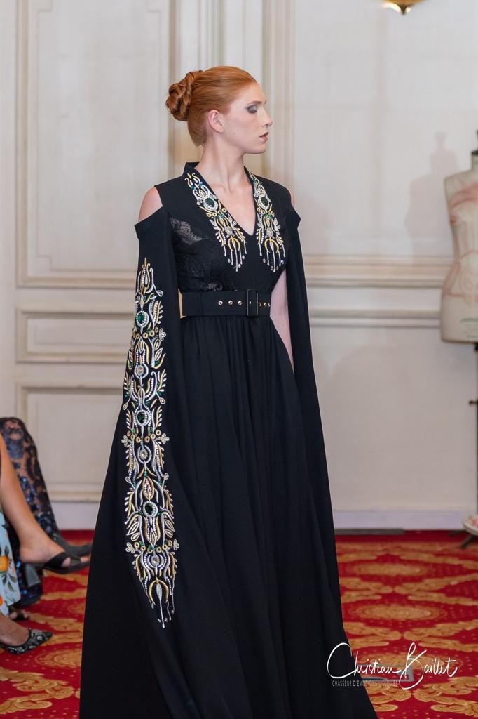 المصممة العالمية نفلاء العتيبي تقدم مجموعتها في أسبوع الموضة الفرنسي 2022