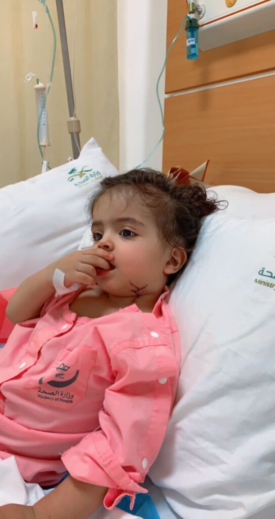 إنقاذ حياة طفلة تعرض عنقها لقطع بتبوك