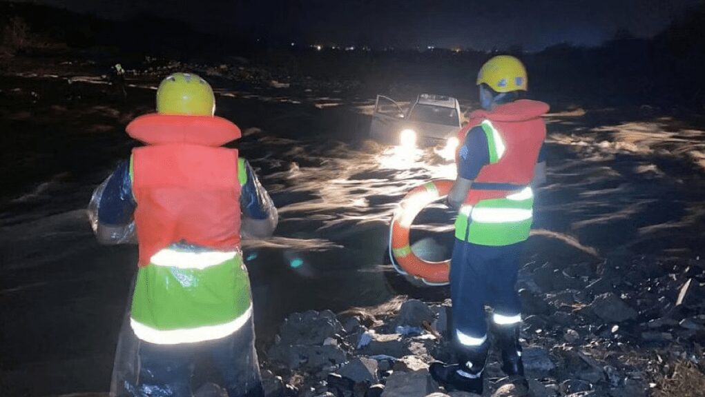 في المجاردة.. غرق مواطن ونجاة شقيقه في سيول وادي “جريّة” في المجاردة.. غرق مواطن ونجاة شقيقه في سيول وادي “جريّة”