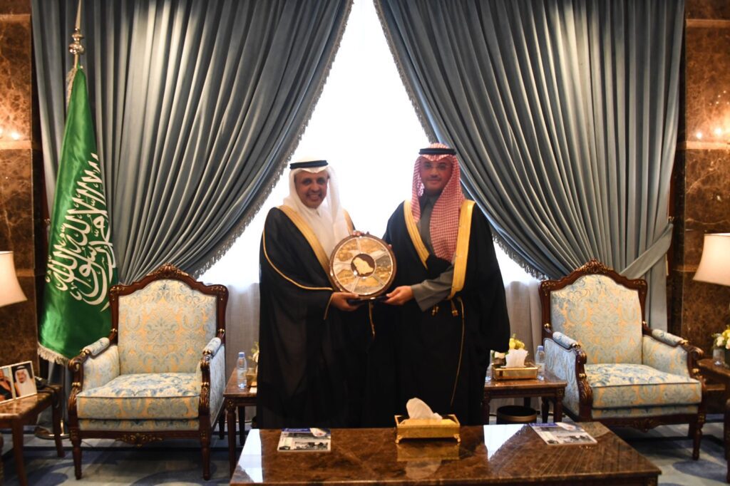 سمو محافظ الأحساء يطلق مشروع النقل العام بالحافلات بالمحافظة سمو محافظ الأحساء يطلق مشروع النقل العام بالحافلات بالمحافظة