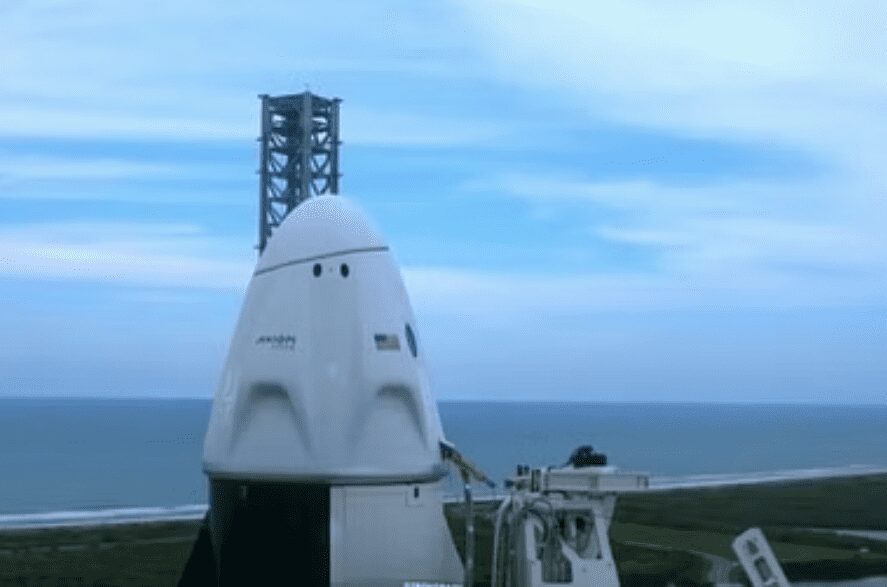 قبل انطلاق رحلتهما.. الجماهير السعودية تتابع بفخر واعتزاز رائدَيْ الفضاء “ريانة” و”علي” قبل انطلاق رحلتهما.. الجماهير السعودية تتابع بفخر واعتزاز رائدَيْ الفضاء “ريانة” و”علي”