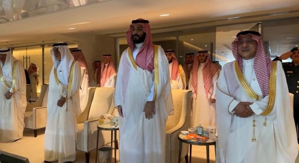 نيابة عن خادم الحرمين الشريفين.. ولي العهد يصل إلى ملعب مدينة الملك عبدالله الرياضية لتتويج بطل أغلى الكؤوس⁩