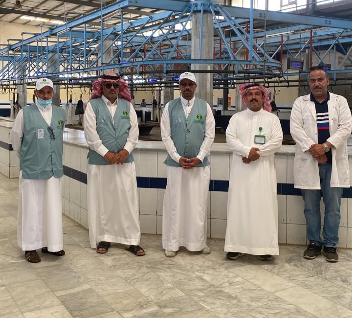 العسيري يتفقد سوق ومسلخ محافظة خميس مشيط العسيري يتفقد سوق ومسلخ محافظة خميس مشيط