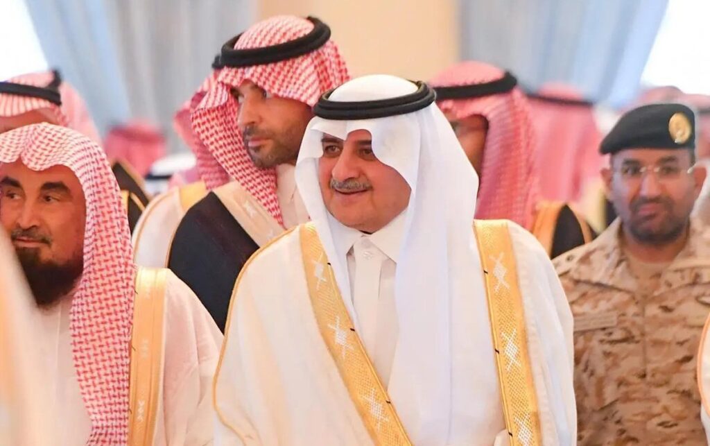 أمير منطقة تبوك يستقبل المهنئين بعيد الأضحى المبارك أمير منطقة تبوك يستقبل المهنئين بعيد الأضحى المبارك