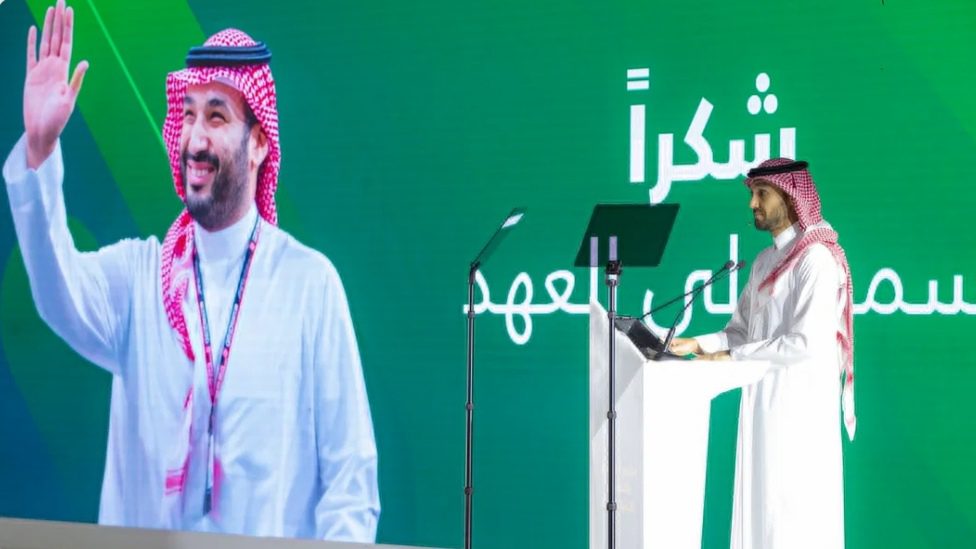وزير الرياضة: سنعمل للوصول بالدوري السعودي إلى قائمة أفضل 10 دوريات في العالم وزير الرياضة: سنعمل للوصول بالدوري السعودي إلى قائمة أفضل 10 دوريات في العالم