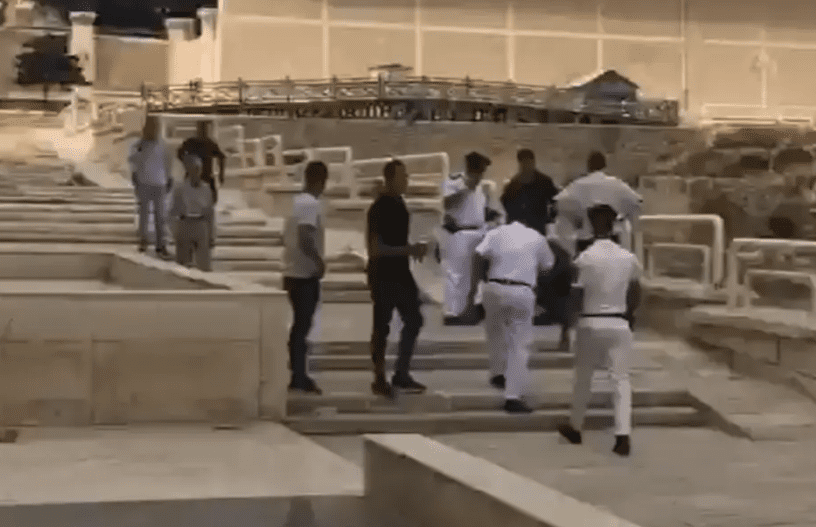 شرطي مصري يطلق النار على إسرائيليين في الإسكندرية.. ويقتل 3 شرطي مصري يطلق النار على إسرائيليين في الإسكندرية.. ويقتل 3