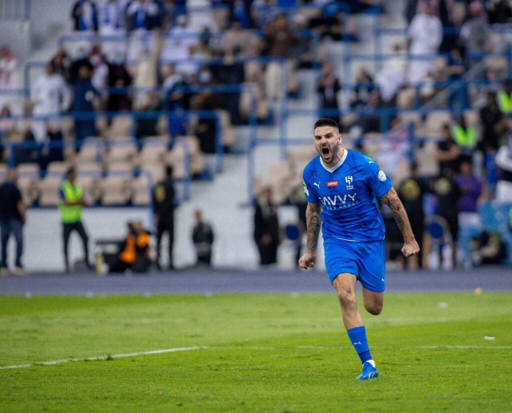 الهلال يقسو على النصر بثلاثية في الديربي ويعزز صدارته للدوري