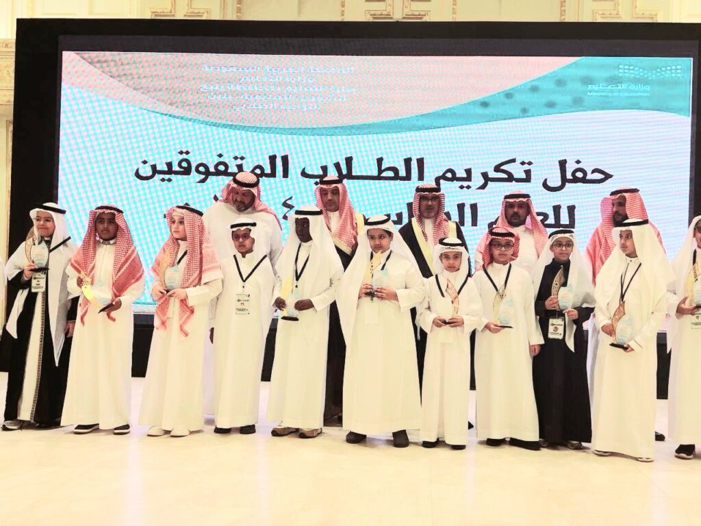 محافظ ينبع يرعى تكريم أوائل الطلاب المتفوقين بتعليم ينبع