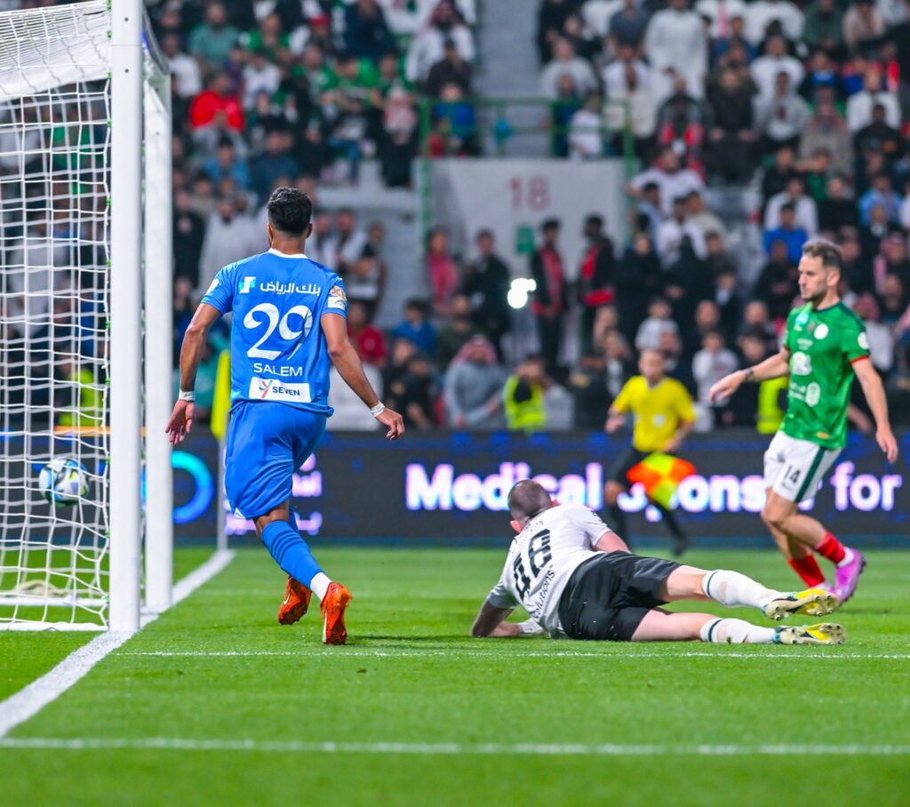 الهلال يضرب الاتفاق بثنائية ويعيد فارق الـ7 نقاط مع النصر