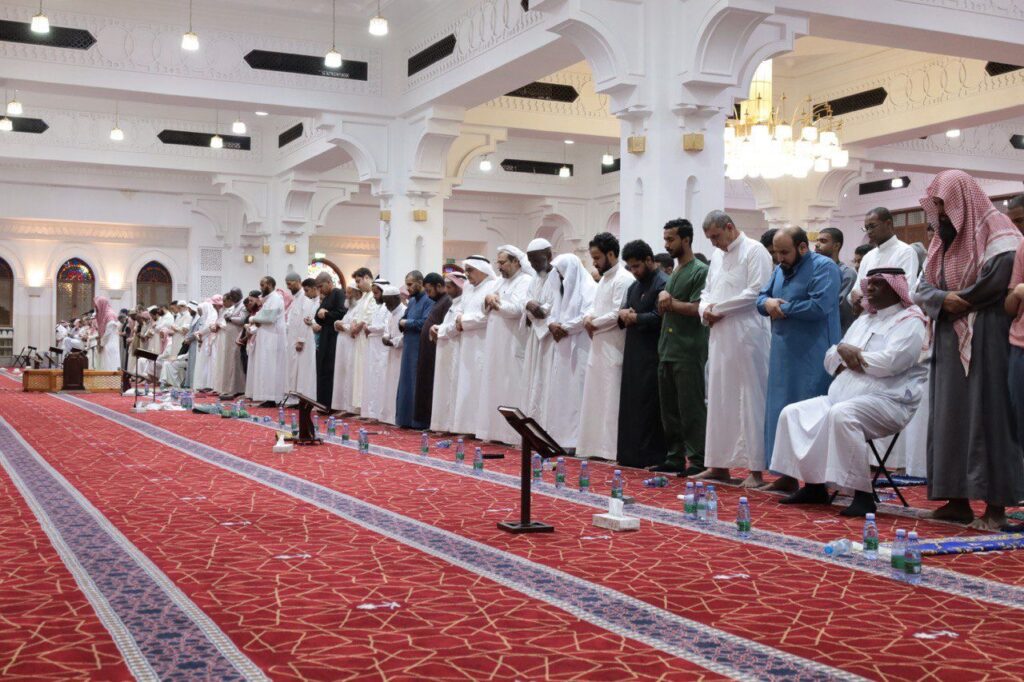 جموع المصلين يشهدون ختم القران بالجوامع الكبرى بالمدينة المنورة