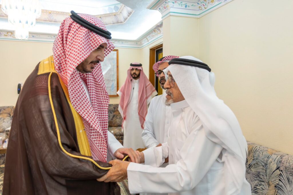 أمير منطقة الجوف يعزي أسرة الحموان أمير منطقة الجوف يعزي أسرة الحموان