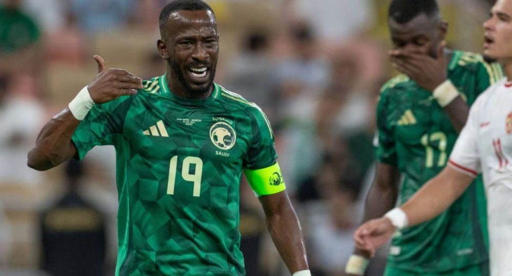 فريق طبي وإداري من المنتخب السعودي يصل دبي لمتابعة حالة فهد المولد فريق طبي وإداري من المنتخب السعودي يصل دبي لمتابعة حالة فهد المولد