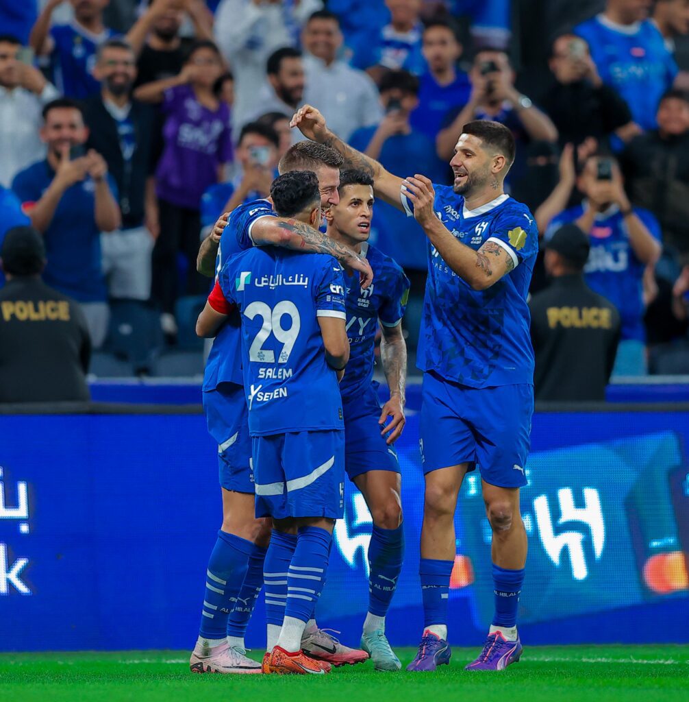 الهلال يواصل قبضته على صدارة الدورى السعودى بهدفين ضد التعاون الهلال يواصل قبضته على صدارة الدورى السعودى بهدفين ضد التعاون
