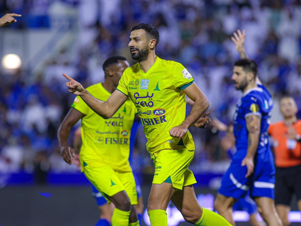 الهلال يتذوق طعم الخسارة الأولى.. الخليج يقلب الطاولة على الهلال ويفوز بنتيجة 2-3