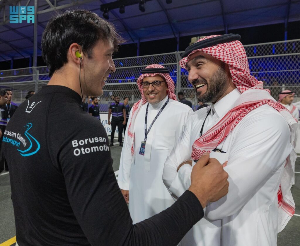 بحضور وزير الرياضة.. انطلاق منافسات سباق “سال جدة جي تي 2024” على حلبة كورنيش جدة