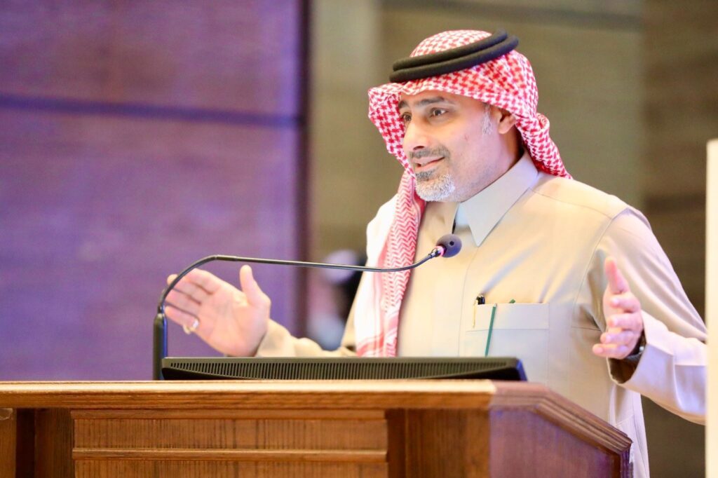 ( القيادة والتغيير ) من جامعة طيبة إلى مجتمع المدينة المنورة