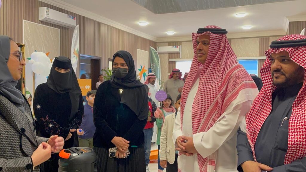 مدير عام فرع الوزارة يشارك أطفال موظفي قطاع التنمية في مبادرة شتوية