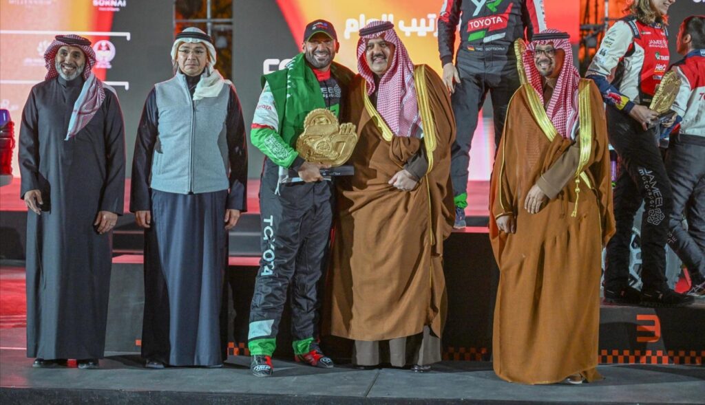 أمير منطقة حائل يتوّج الراجحي بطلًا لرالي حائل تويوتا الدولي 2025 أمير منطقة حائل يتوّج الراجحي بطلًا لرالي حائل تويوتا الدولي 2025