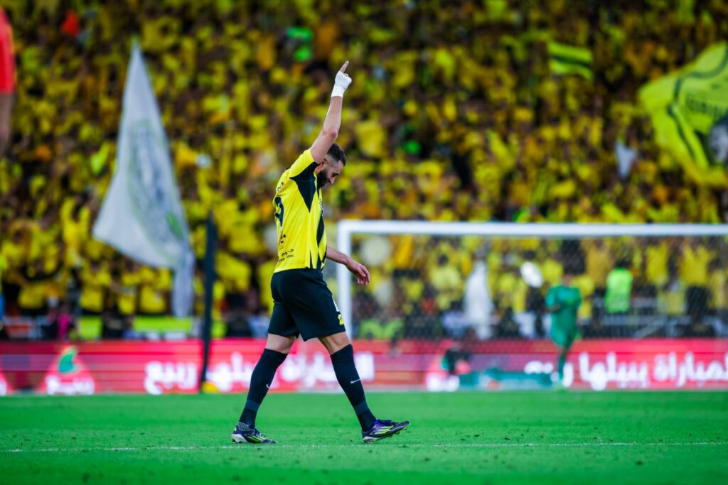 الاتحاد يمطر شباك الهلال بأربعة أهداف.. وينفرد بصدارة دوري روشن السعودي