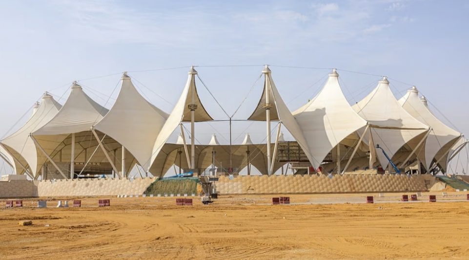 تجهيزًا لاستقبال مباريات كأس آسيا 2027 وكأس العالم 2034.. إزالة خيمة ملعب مدينة الملك فهد الرياضية