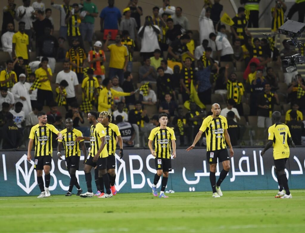 الاتحاد يواصل الصدارة بعد فوزه على الاتفاق 3-2 الاتحاد يواصل الصدارة بعد فوزه على الاتفاق 3-2