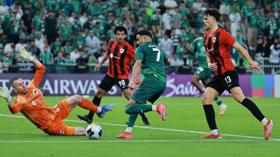 هدف رياض محرز يفوز في استفتاء أجمل أهداف دور الـ16 في دوري أبطال آسيا للنخبة