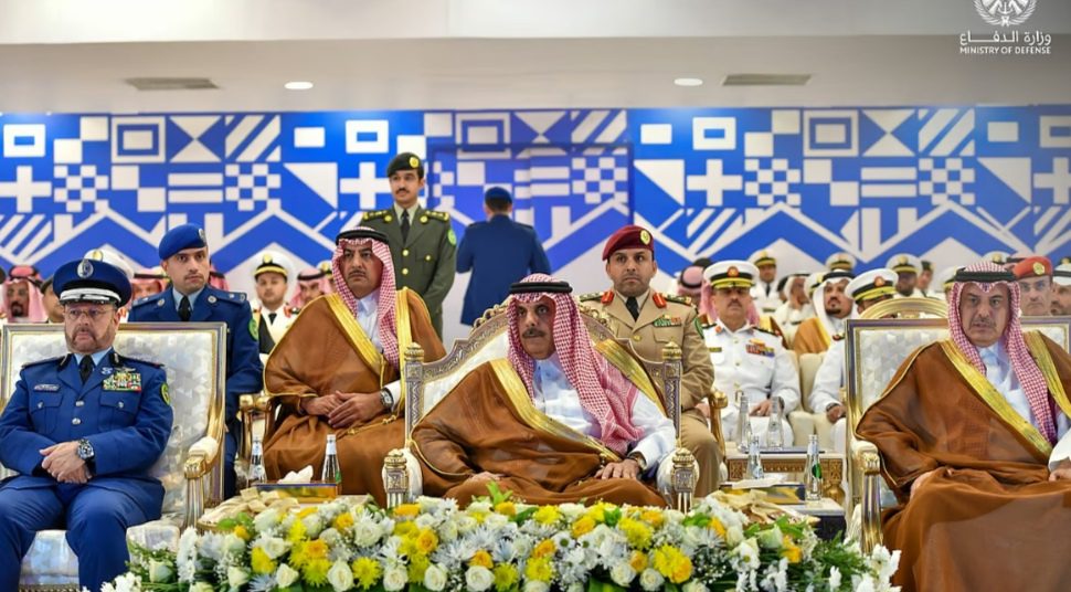 نيابةً عن وزير الدفاع.. “بن عياف” يرعى حفل تخريج الدفعة 38 من طلبة كلية الملك فهد البحرية