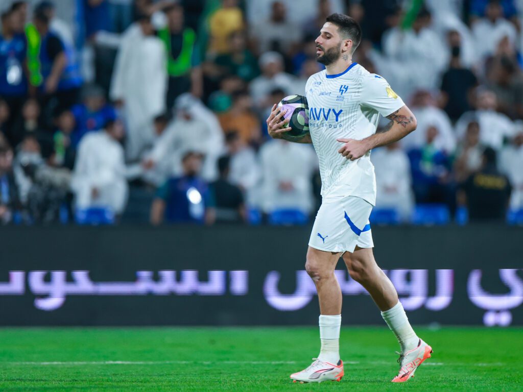 الهلال يقلب الطاولة ويفوز على الفتح بأربعة أهداف مقابل ثلاثة