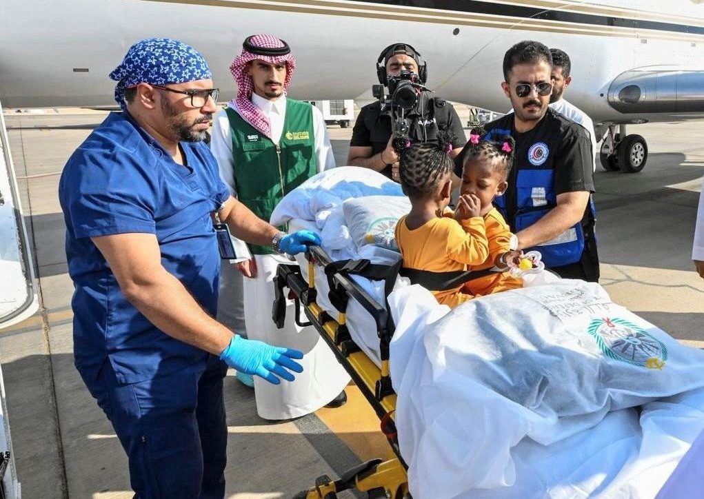 إنفاذًا لتوجيهات خادم الحرمين الشريفين وسمو ولي العهد.. وصول التوأم الملتصق الجامايكي “أزاريا وأزورا إيلسون” إلى الرياض لدراسة حالتهما الطبية إنفاذًا لتوجيهات خادم الحرمين الشريفين وسمو ولي العهد.. وصول التوأم الملتصق الجامايكي “أزاريا وأزورا إيلسون” إلى الرياض لدراسة حالتهما الطبية