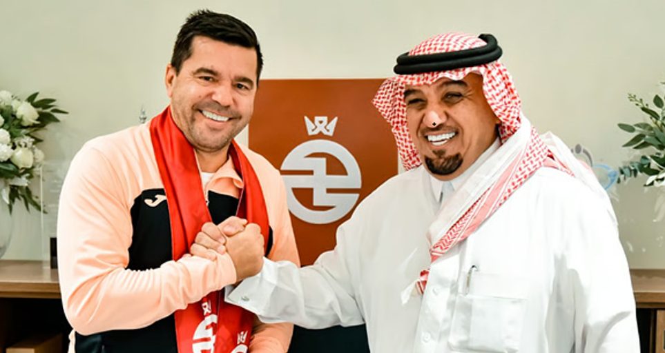 الخلود يفسخ عقد المدرب الروماني كوزمين كونترا بعد أيام من التعاقد معه