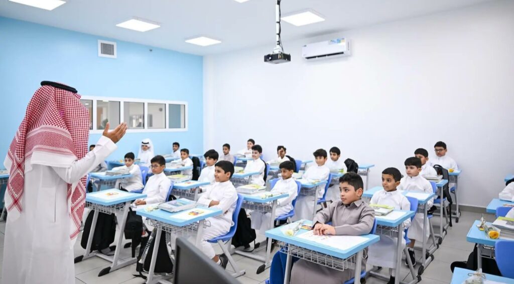 استقبال مدارس التعليم العام في منطقتي مكة المكرمة والمدينة المنورة الطلاب والطالبات مع العام الدراسي 1447هـ
