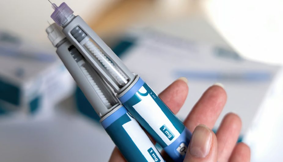 تحذير طبي من “إبر التنحيف”: احتمالية إصابة العين بخلل بصري خطير تثير القلق العلمي تحذير طبي من “إبر التنحيف”: احتمالية إصابة العين بخلل بصري خطير تثير القلق العلمي