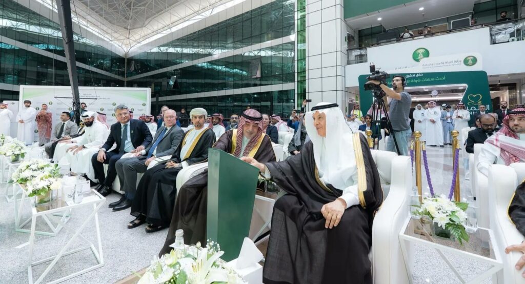 وزير “البيئة” يدشّن مصنعين لإنتاج الدواجن والأعلاف بالرياض للإسهام في تعزيز الاكتفاء الذاتي وتحقيق الأمن الغذائي