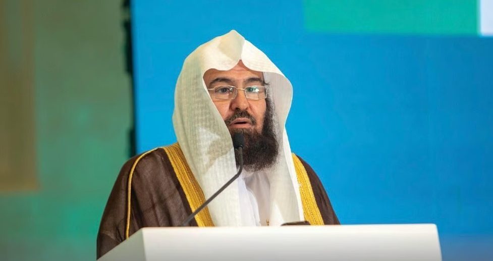 السديس يشكر القيادة على التوجيه بعلاج الشيخ صالح السحيمي: ليس بمستغرب من ولاة الأمر