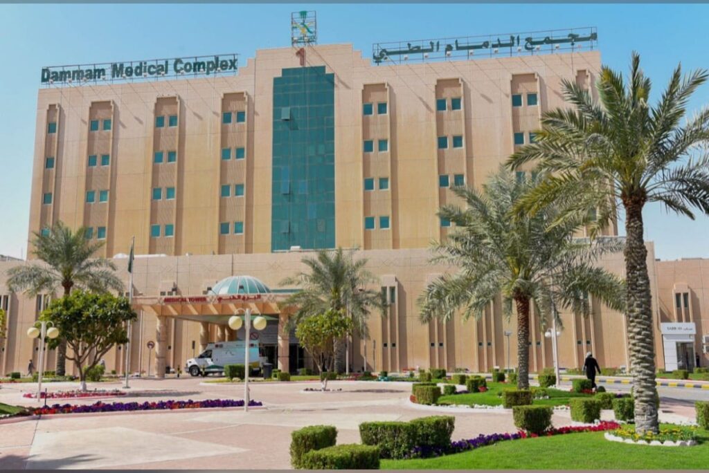 إنجاز طبي نوعي في مجمع الدمام الطبي.. استئصال ورم عصبي ضخم متشابك مع القلب والشريان الأورطي بنجاح إنجاز طبي نوعي في مجمع الدمام الطبي.. استئصال ورم عصبي ضخم متشابك مع القلب والشريان الأورطي بنجاح